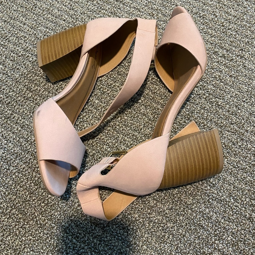 Light pink wedges 
Brand: Qupid
Size:6